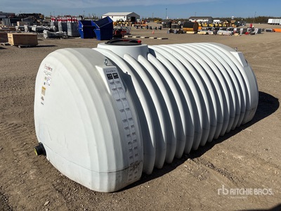 Free Form 1350 gal Poly Heavy Duty Gen II Low Profile Blemished Water Tank (Unused)