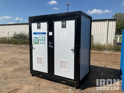79 in x 47 in 2 Person Skid-Mounted Bano portatil