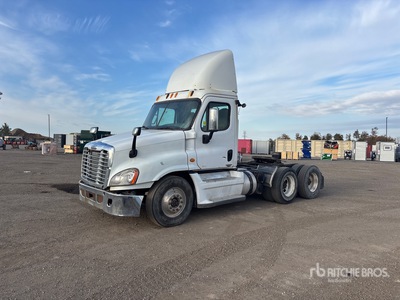 2012 Freightliner Cascadia 125 6x4 Ciągnik siodłowy T/A z kabiną dzienną