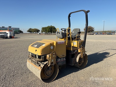 2004 Cat CB224E Compacteur à tambour lisse