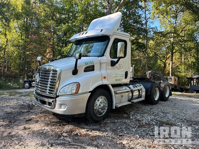 2013 Freightliner Cascadia 113 6x4 T/A Day Cab Truck Tractor