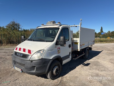 2011 Fassi F22 480 kg on 2011 Iveco 65C17 4x2 Camion Benne Wywrotka z dźwigiem (Inoperable)