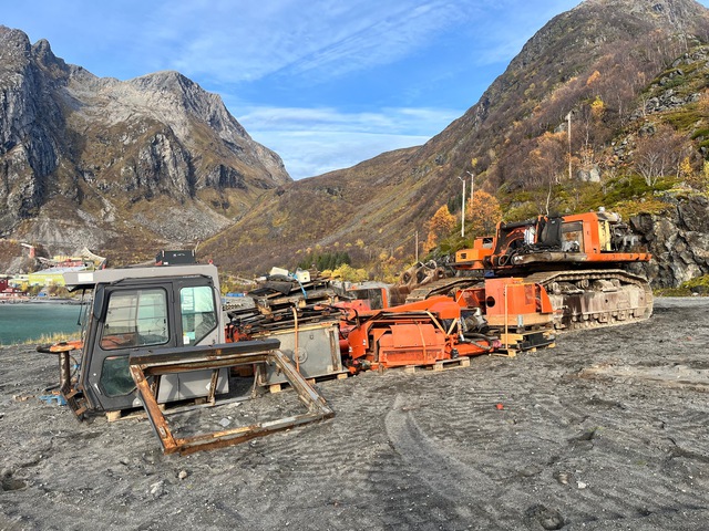 2003 Hitachi ZX850H Tracked Excavator