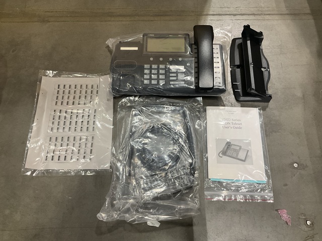 (30) Lucent Technologies i2022 Advanced Digital Desk Phones
