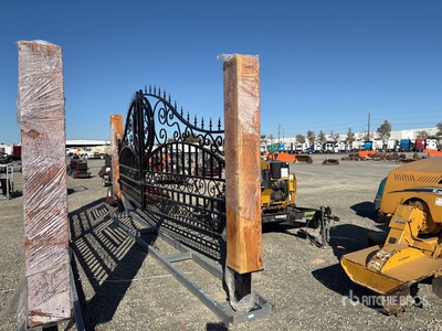 2026 Suihe SH-ST-20EU-1 20 ft x 7 ft Wrought Iron Bi-Parting Driveway Gate w/ Timber Posts Divers - Équipement d'aménagement paysagé (Unused)