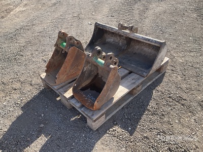 Quantity of (3) Digging 900mm,300mm,250mm Excavator Bucket
