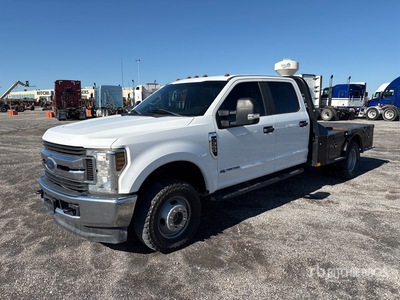 2019 Ford F-350 XL 4x4 Crew Cab Flatbed Truck