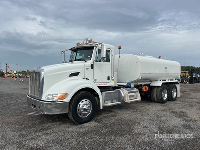 2011 Peterbilt 384 4000 gal 6x4 Water Truck