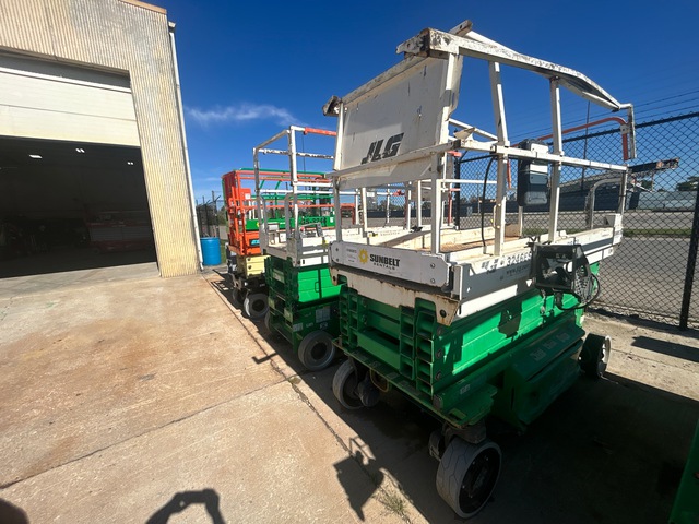 2016 JLG 3246ES Electric Scissor Lift
