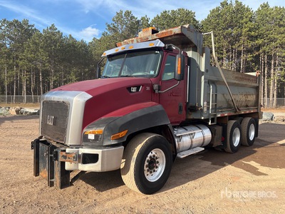 2013 Cat CT660S 6x4 を見 Dump Truck