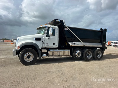 2026 Mack GR84F 8x4 Tri/A Camión dumper