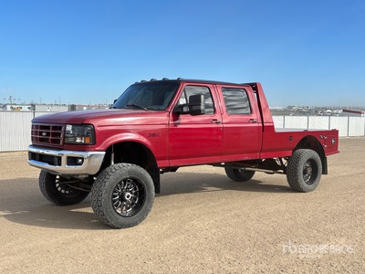 1997 Ford F-350 4x4 Crew Cab Flatbed Truck