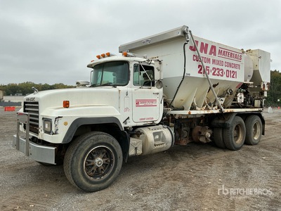 1997 Mack RD688 8x4 Mixer Truck
