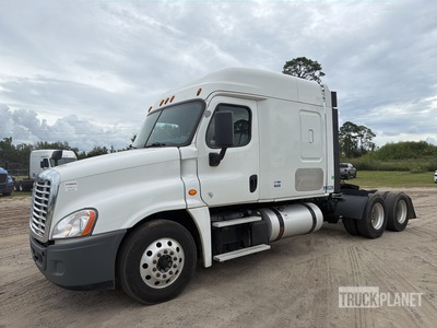 2019 Freightliner Cascadia 6x4 تراكتور شاحنة كابينة النوم (ثنائية المحور)