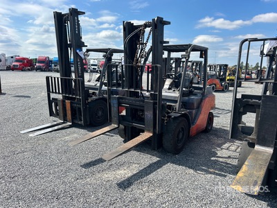 2014 Toyota 8FG35U 7300 lb Pneumatic Tire Montacargas