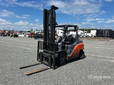 2019 Toyota 8FG35U 7300 lb Pneumatic Tire Montacargas