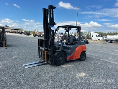 2019 Toyota 8FG35U 7300 lb Pneumatic Tire Montacargas