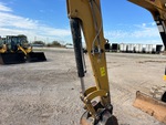 Hydraulics with Bucket Cylinder
