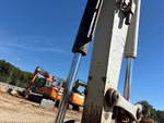 Hydraulics with Thumb Cylinder