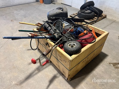 Quantity of Miscellaneous Landscaping Equipment Attrezzatura varia per cura del verde