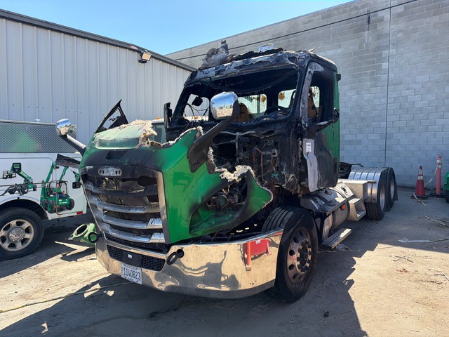2022 Freightliner Cascadia 116 6x4 T/A Day Cab Truck Tractor (Inoperable)