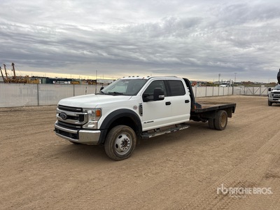 2022 Ford F-550 XLT 4x4 Crew Cab Flatbed Truck