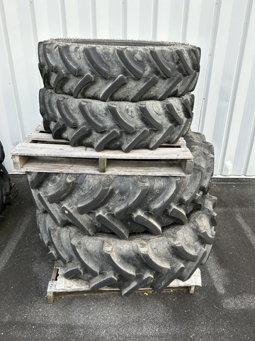 Galaxy Earth-Pro Radial 850 Ag Tire Set