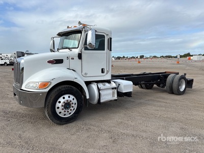 2019 Peterbilt 337 4x2 Cabine et châssis