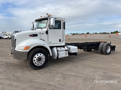 2019 Peterbilt 337 4x2 を見 Cab and Chassis