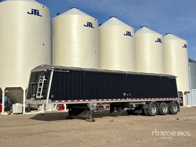 2012 Wilson DWH550 CB 45 ft Tri/A Grain Trailer