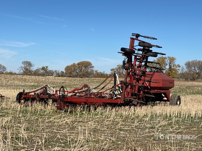 International 5500 33 ft Air Seeder