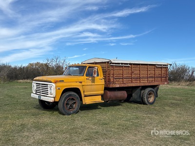 Ford 600 4x2 Grain Truck