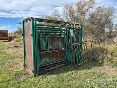 Morand 7 ft Bison Squeeze Chute