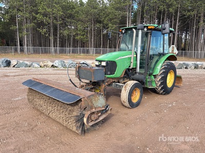 2007 John Deere 5225 Tractor escoba