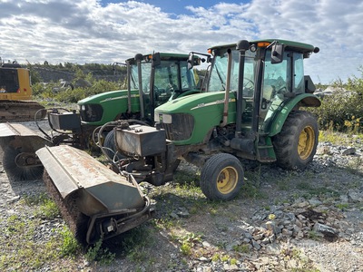 2007 John Deere 5225 Broom Tractor