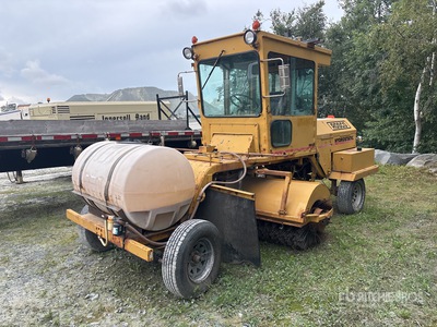 1993 Rosco RB38 Self-Propelled Broom