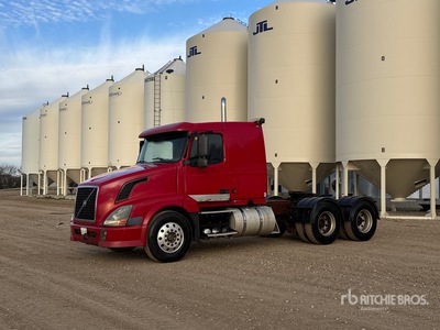 2004 Volvo VNL Ciągnik siodłowy T/A z kabiną sypialną