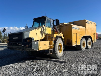 2009 Komatsu HM400-2 Fuel and Lube Truck (Inoperable)