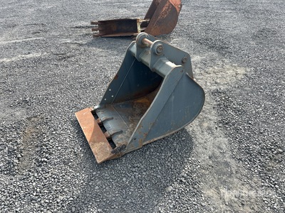 28 in Cleanup Excavator Bucket