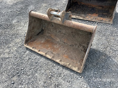 46 in Cleanup Excavator Bucket