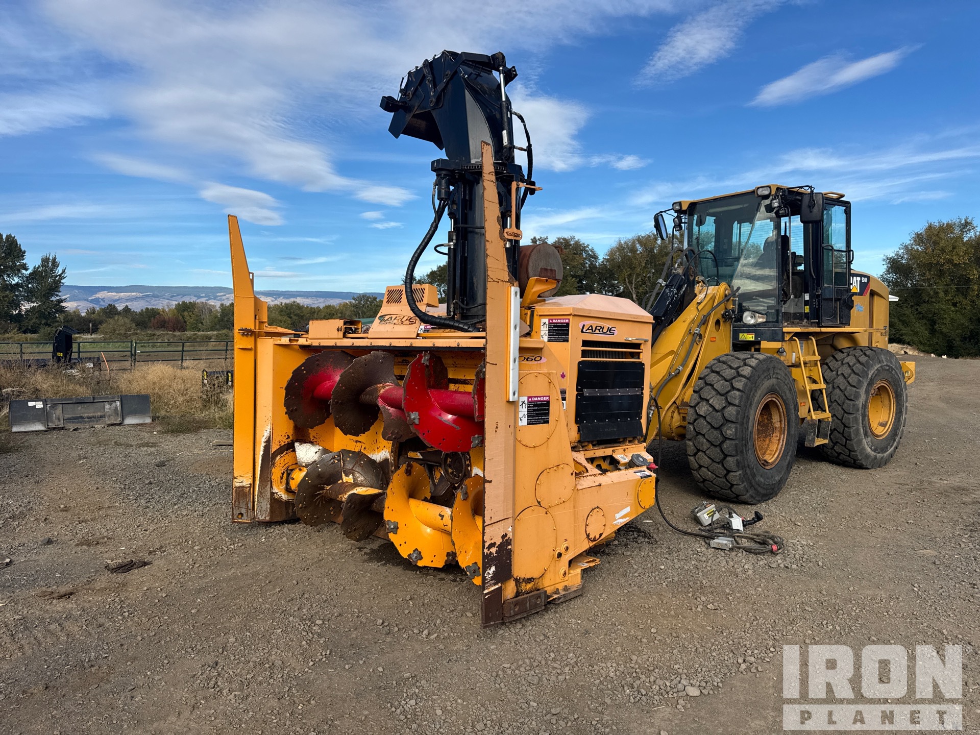 2017 Larue D60 Industrial Loader-Mounted Two-Stage Schneefräse