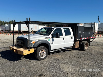 2015 Ford F-450 4x4 Crew Cab Ciężarówka z płaską platformą