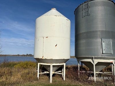 +/- 1200 bu Smooth Wall Hopper Grain Bin