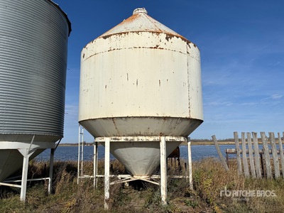+/- 700 bu Smooth Wall Hopper Grain Bin