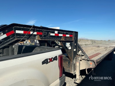 2012 PJ 32 ft T/A Gooseneck Equipment Trailer