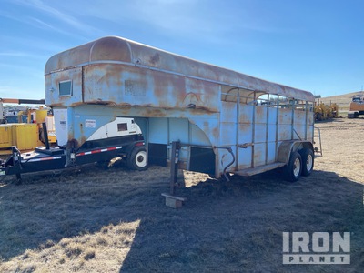 1971 TM 16 ft T/A Livestock Trailer