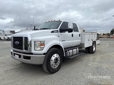 2018 Ford F-650 4x2 Crew Cab Flatbed Truck