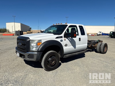 2015 Ford F-550 XL 4x4 Extended Cab を見 Cab and Chassis