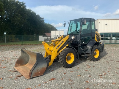 2017 Komatsu WA80M Pala gommata