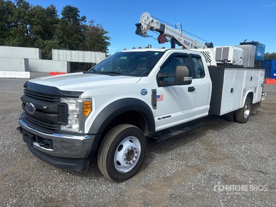 2017 Ford F-550 XL 4x4 Extended Cab Ciężarówka serwisowa